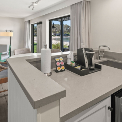 Bayside Bungalow, Cove Firepit Wet Bar