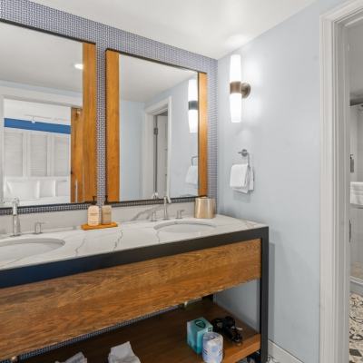 Bayside Fireplace Suite Bathroom