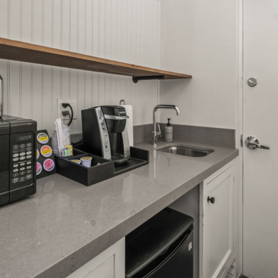 Garden Junior Suite Wet Bar