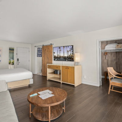 Lanai bayside king living and bedroom