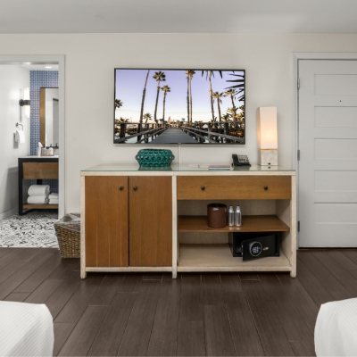 Premium two queen bedroom with tv