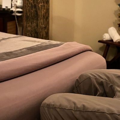 massage table