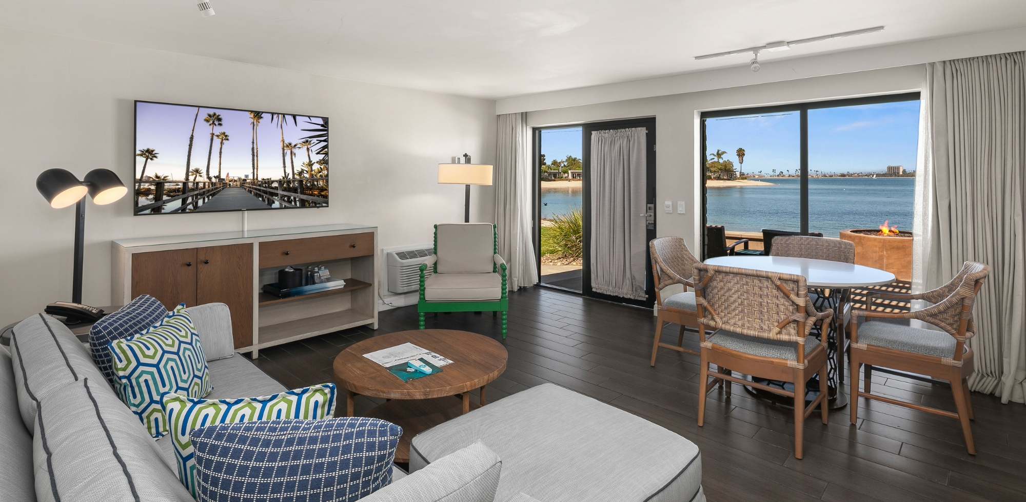 bayfront guestroom with living area